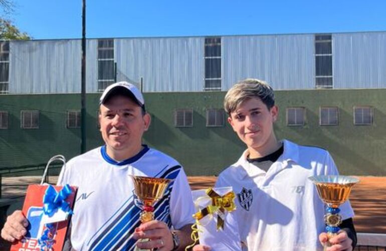 Imagen de Tenis: Leonardo Correnti, Campeón del Torneo de 5ta Single en Unión. Venció a Santino Papetti por 6/4-6/2 en la Final de A.