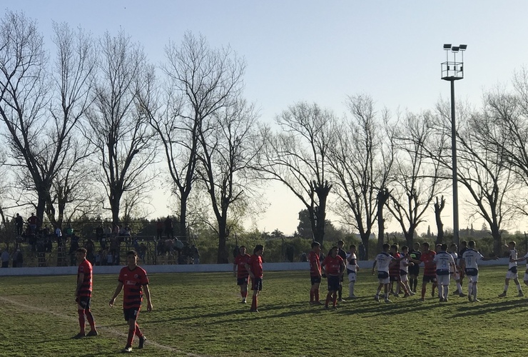 Imagen de Fútbol: Central Argentino venció 3-0 a Talleres en 1era División.