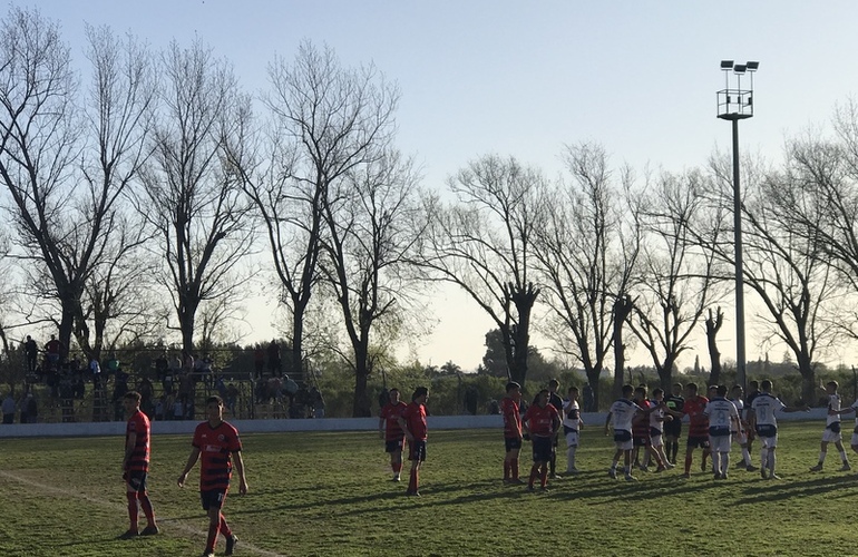 Imagen de Fútbol: Central Argentino venció 3-0 a Talleres en 1era División.