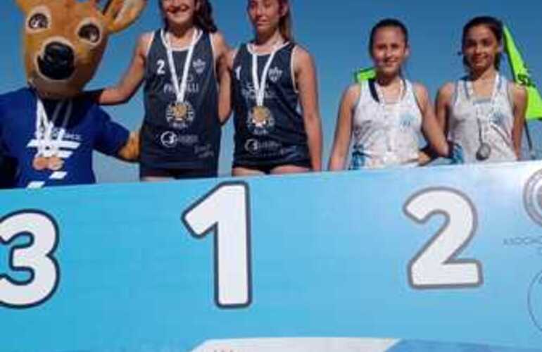 Imagen de Beach Vóley: Luz Piacentini y Sol Chiummiento, Campeonas Provinciales en los Juegos Santafesinos.