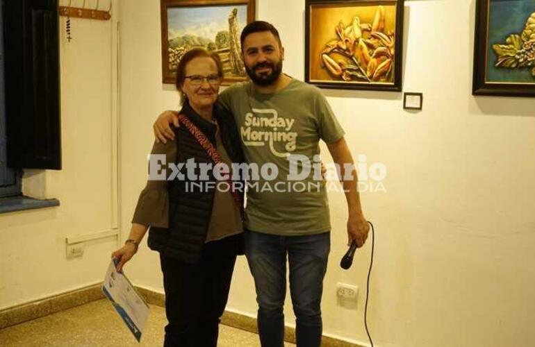 Imagen de Se inauguró la muestra artística "Pintando con el corazón" de Graciela Carlucci