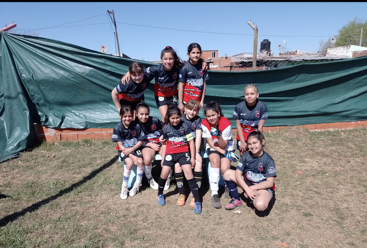 Imagen de El fútbol femenino de Sportivo Figherense, debutó en la Liga del Litoral en categorías Infantiles.