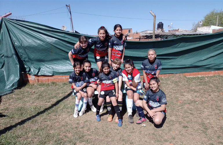 Imagen de El fútbol femenino de Sportivo Figherense, debutó en la Liga del Litoral en categorías Infantiles.