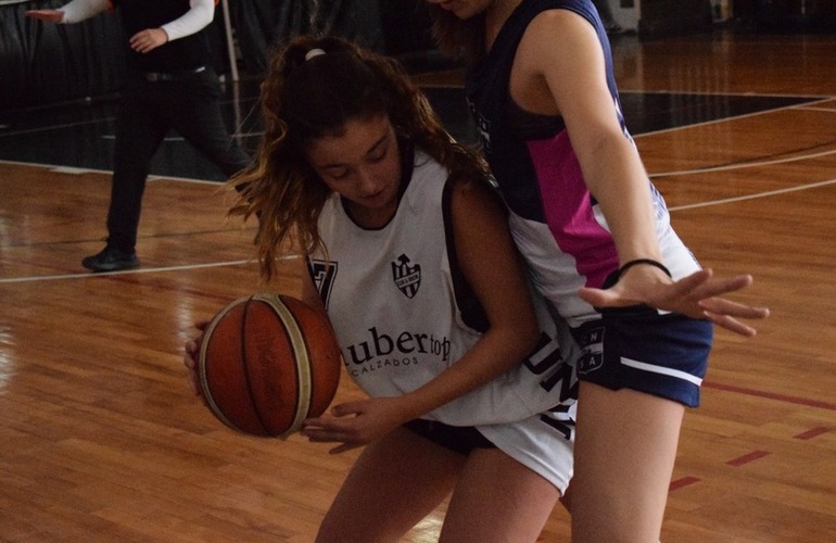 Imagen de Amalia Raggio, jugadora de Unión, fue convocada a la Pre Selección Rosarina U15