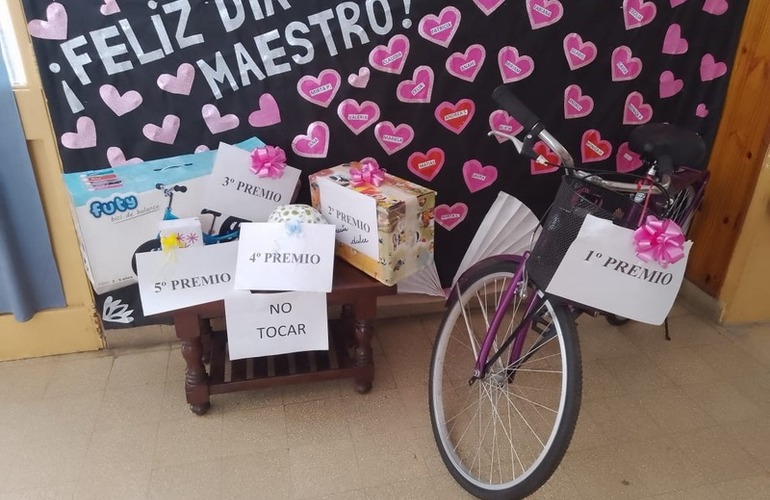 Imagen de Colabor&aacute; con la Escuela 247 y llevate un obsequio