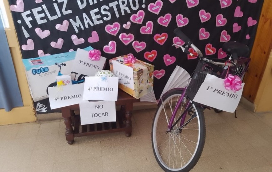 Imagen de Colabor&aacute; con la Escuela 247 y llevate un obsequio