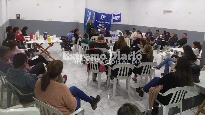 Imagen de Docentes definen si aceptan o no la propuesta salarial: Rosario propone seis d&iacute;as de paro en dos semanas