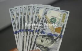 Imagen de Es oficial: beneficiarios de subsidios de tarifas no podr&aacute;n comprar d&oacute;lares