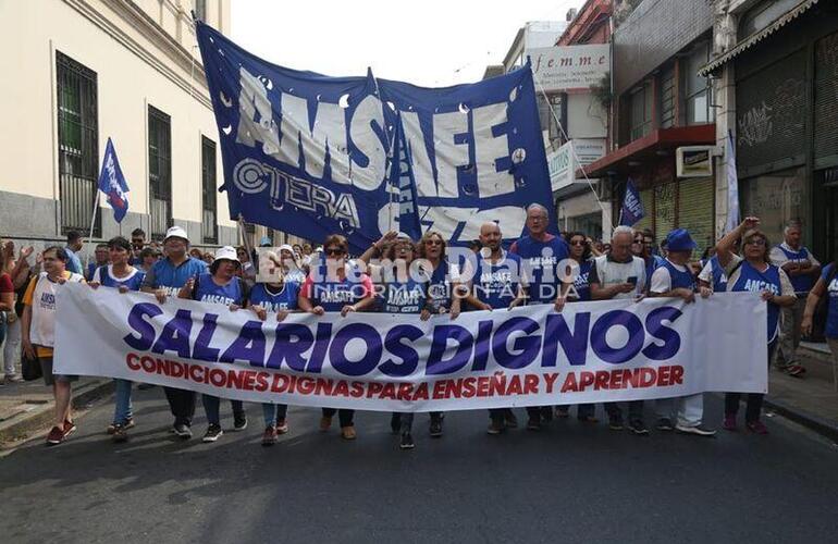 Imagen de Paritaria docente: descontarán los días de paro de agosto y no habrá otra oferta a Amsafé