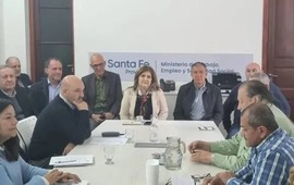 La ministra Cantero y los representantes gremiales, entre ellos los de Amsaf&eacute;, en el &uacute;ltimo encuentro para discutir salarios.