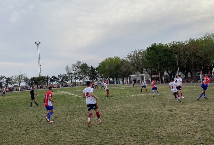 Imagen de Talleres cayó 3 a 2 frente a Independiente en cancha de Pavón por la fecha 8 de la Liga Regional del Sud