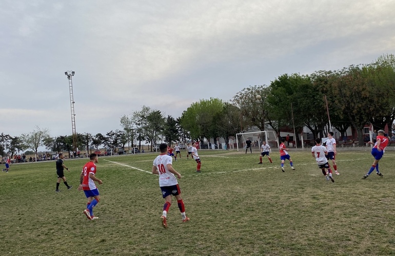 Imagen de Talleres cayó 3 a 2 frente a Independiente en cancha de Pavón por la fecha 8 de la Liga Regional del Sud