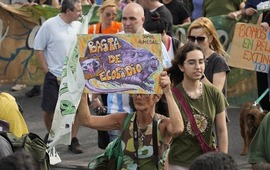 La marcha fue hasta la mitad del puente y luego hubo acampe (Alan Monz&oacute;n/Rosario3).