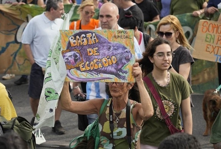 La marcha fue hasta la mitad del puente y luego hubo acampe (Alan Monzón/Rosario3).