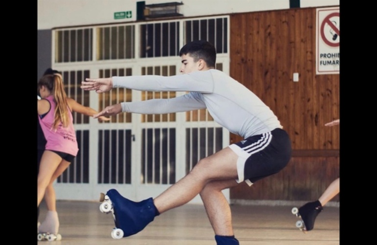 Imagen de Vicente Bachieca, patinador de C.A.U., competirá hoy en el 2do Torneo Nacional A en Rosario.