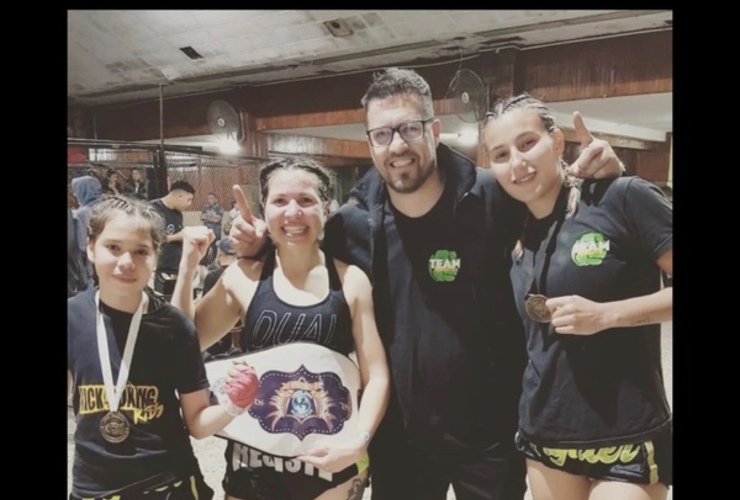 Imagen de Kick Boxing: 3 chicas del Team Resiste, se destacaron en San Nicolás.