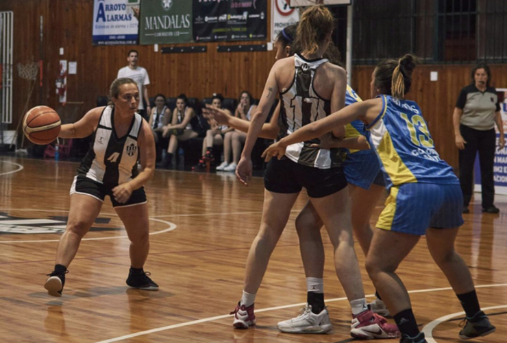 Imagen de Esta noche, el Maxi Básquet Femenino de C.A.U. jugará ante Banco de Rosario.