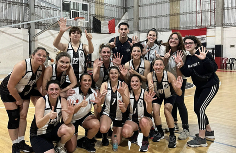 Imagen de Básquet: El Maxi Femenino de Unión, venció a Banco 1 en Semifinales y pasó a la Final del torneo.