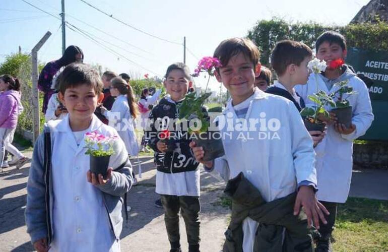 Imagen de Alumnos de la  escuela Fiscal N°73 "Dr. Adolfo Alsina" visitaron la Huerta y Vivero Municipal