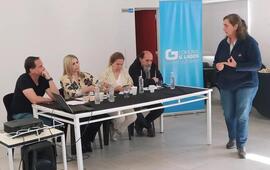 Encuentro de trabajo en el sal&oacute;n del CIC.