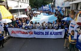 Imagen de Se reanuda el paro docente: Amsaf&eacute; inicia huelga de tres d&iacute;as y marcha a la espera de la convocatoria provincial