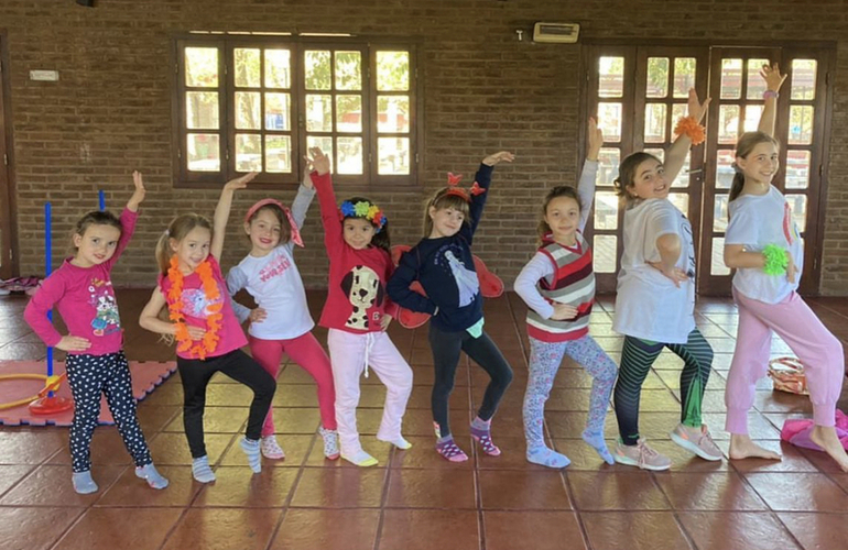 Imagen de Las alumnas de Gimnasia Art&iacute;stica de Talleres, realizaron un picnic por la Primavera.
