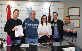 Imagen de Lote Propio: dos familias recibieron el primer desembolso para el inicio de la construcci&oacute;n de viviendas