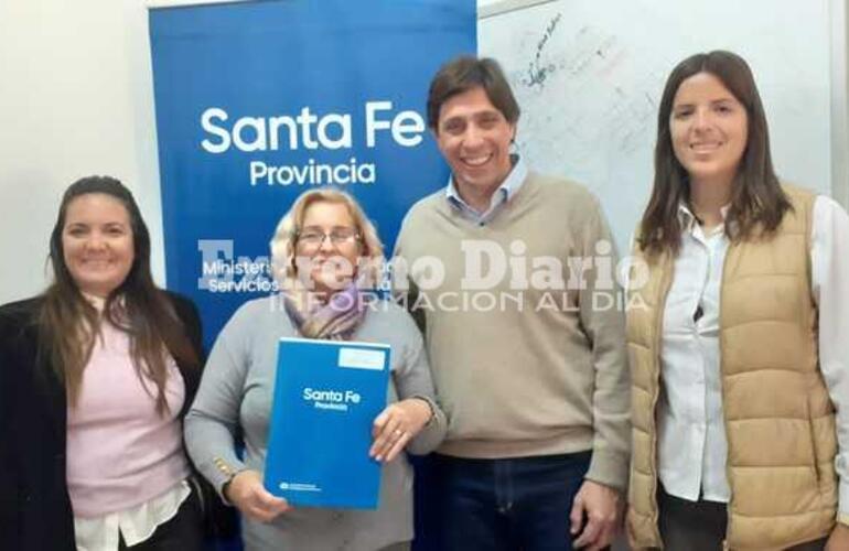 Imagen de La Comuna de Fighiera entreg&oacute; doce escrituras a vecinos de la localidad