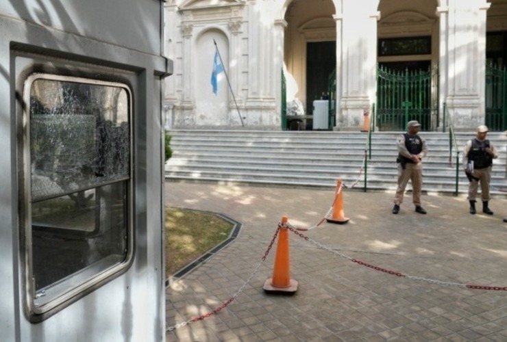 Además de un impacto de bala se encontró un casquillo entero. (Alan Monzón/Rosario3)