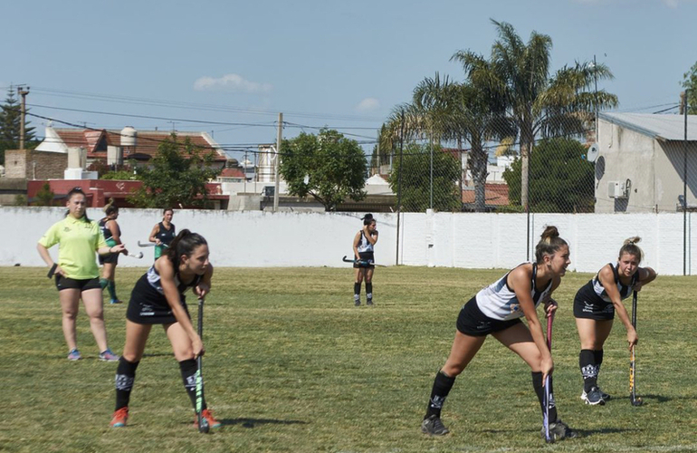 Imagen de Hockey: Unión obtuvo 2 triunfos y 1 derrota en su jornada ante Central Córdoba.