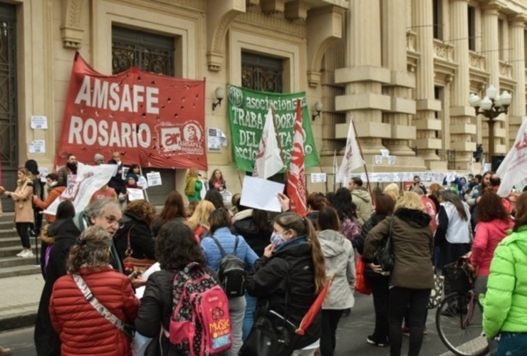 Los docentes marchan este lunes a Gobernación. (Amsafé Rosario)