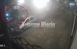 Imagen de Se lo llevaron en dos minutos: El robo del auto qued&oacute; filmado por una c&aacute;mara privada