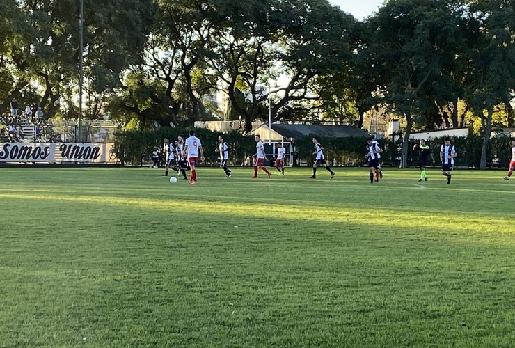 Imagen de Unión goleó 4 a 0 a Juventud Unida de Pueblo Esther y se trepa a la cima del torneo