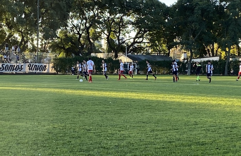 Imagen de Unión goleó 4 a 0 a Juventud Unida de Pueblo Esther y se trepa a la cima del torneo