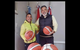 Imagen de Entrega de art&iacute;culos deportivos para la Escuelita de b&aacute;squet de C.A.L.