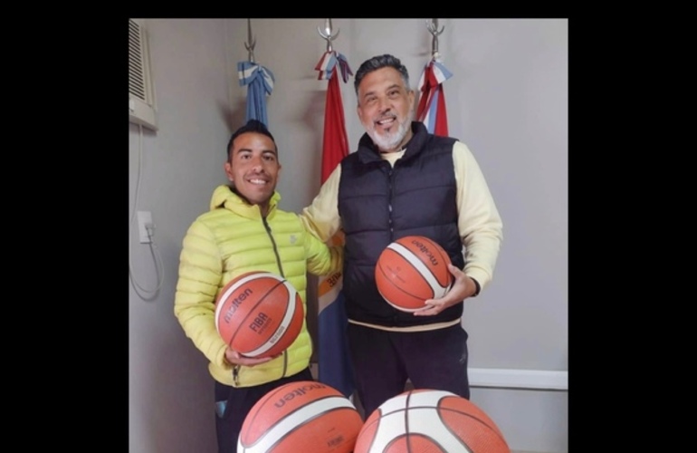 Imagen de Entrega de artículos deportivos para la Escuelita de básquet de C.A.L.