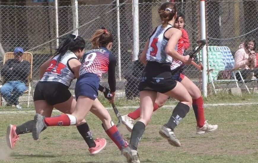 Imagen de Hockey: Uni&oacute;n gan&oacute; en Primera y en Reserva, mientras que, Talleres triunf&oacute; en Sub 18