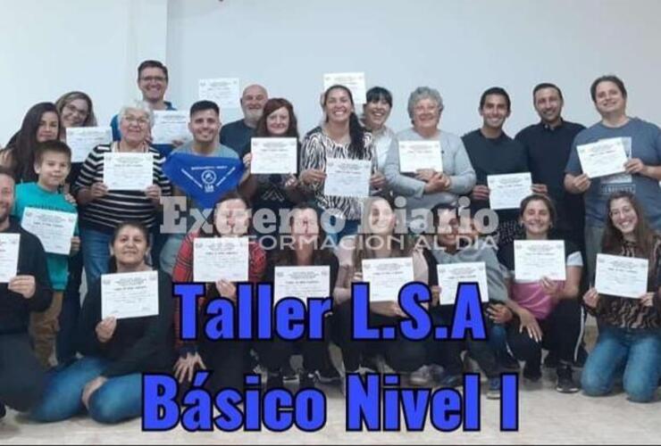 Imagen de La parroquia Nuestra Señora del Luján de Fighiera finalizó el taller de Lengua de Señas Argentina