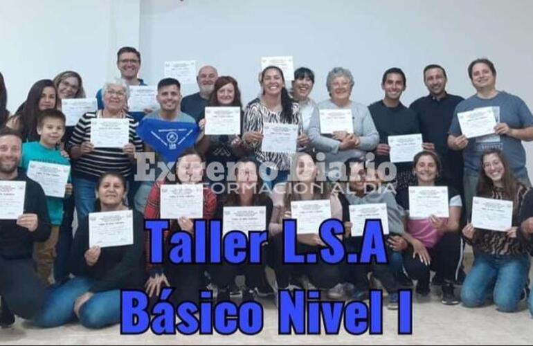 Imagen de La parroquia Nuestra Señora del Luján de Fighiera finalizó el taller de Lengua de Señas Argentina