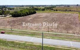 El loteo est&aacute; a la vera de ruta 21 en el acceso sur