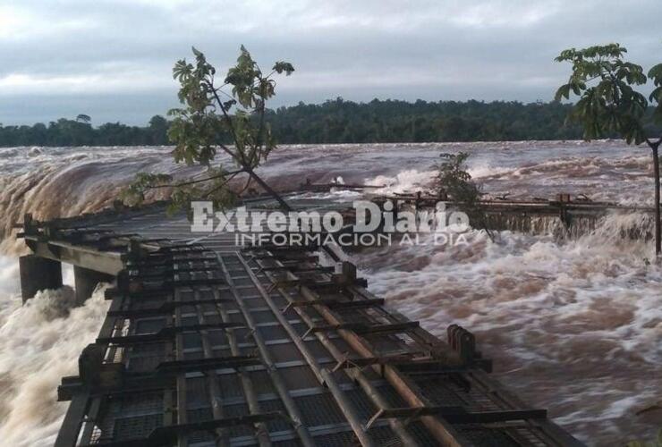 Imagen de Cataratas del Iguazú: la crecida arrastró la pasarela de la Garganta del Diablo