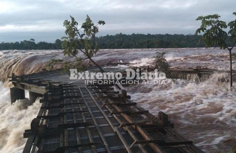 Imagen de Cataratas del Iguazú: la crecida arrastró la pasarela de la Garganta del Diablo