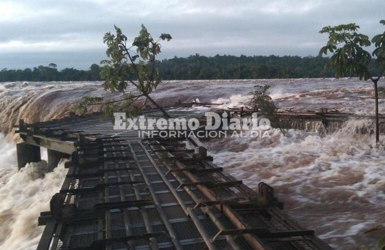 Imagen de Cataratas del Iguaz&uacute;: la crecida arrastr&oacute; la pasarela de la Garganta del Diablo