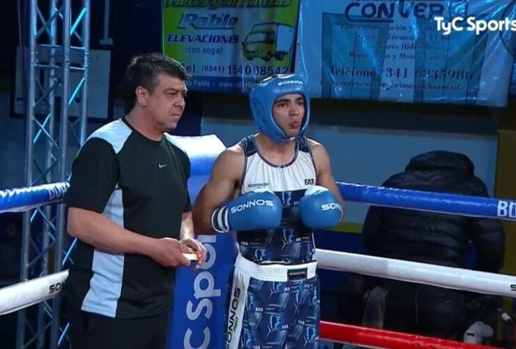 Imagen de Cristián Núñez ganó en el estadio cubierto de Rosario Central y su pelea se pudo ver por TyC Sports Imagen de Cristián Núñez ganó en el estadio cubierto de Rosario Central y su pelea se pudo ver por TyC Sports