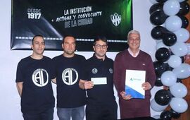 Imagen de El Club Atl&eacute;tico Uni&oacute;n firm&oacute; un nuevo Plan Incluir y recibir&aacute; un monto de 4.000.000 de pesos