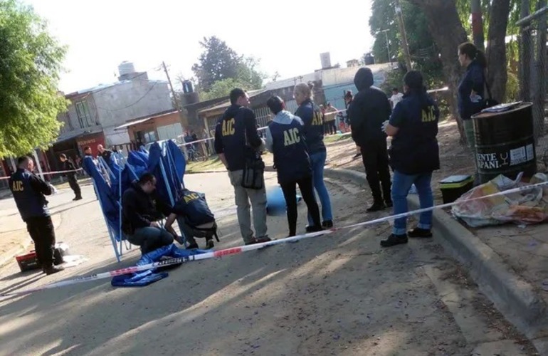 La Agencia de Investigaci&oacute;n Criminal trabajaba en la escena del crimen.