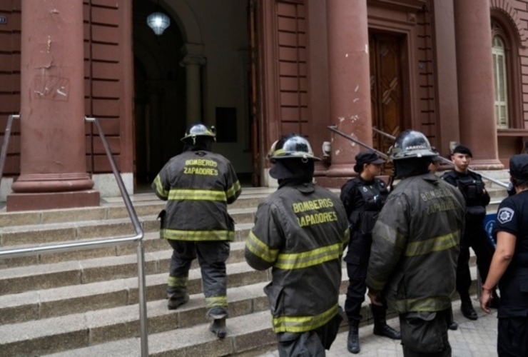 El Palacio de los Leones, evacuado. (Alan Monzón / Rosario3)