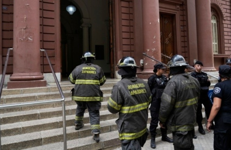 El Palacio de los Leones, evacuado. (Alan Monzón / Rosario3)