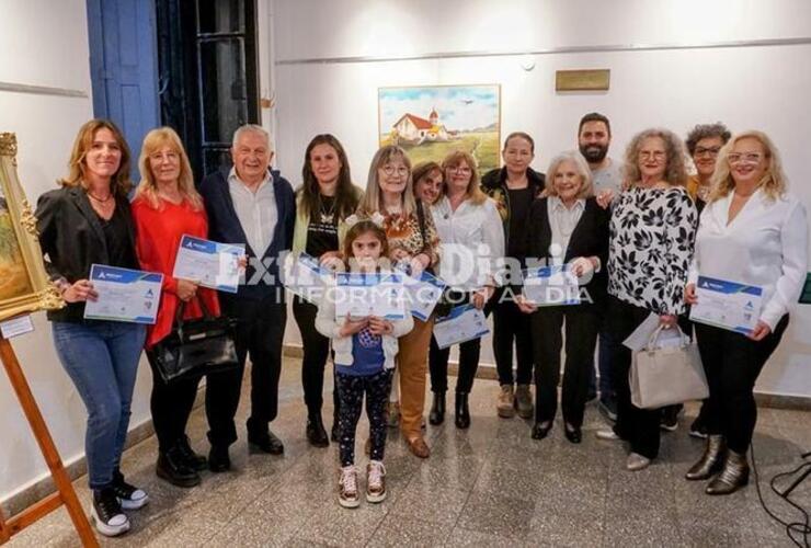 Imagen de Se inauguró la muestra artística colectiva "con el alma hecha colores"