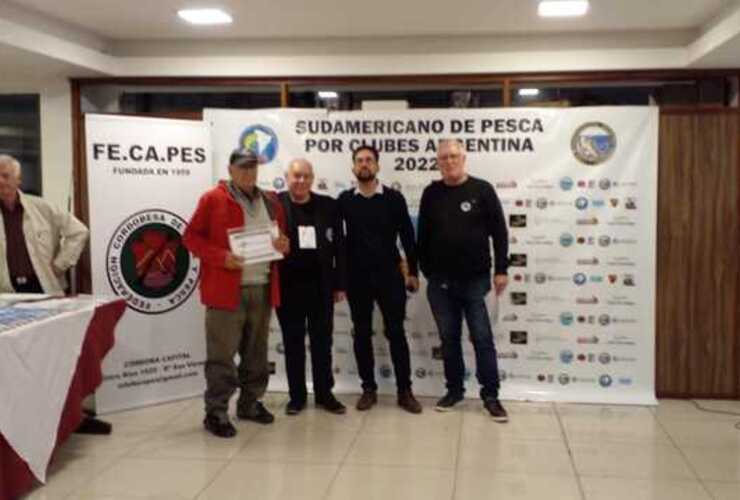 Imagen de Roberto Stenta, pescador de Arroyo Seco, recibió un reconocimiento especial por su trayectoria a nivel nacional y sudamericano.